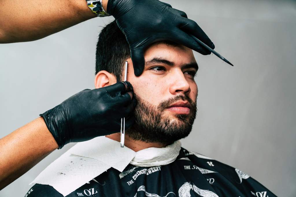 Find the best barbershop for men offering stylish haircuts, beard trims, and grooming services. Experience expert barbers and modern men's grooming today.
